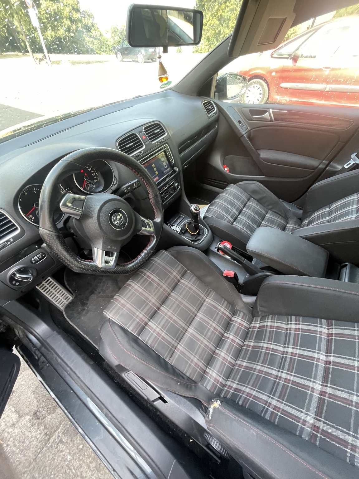 Interior delantero del Volkswagen Golf 6 GTI