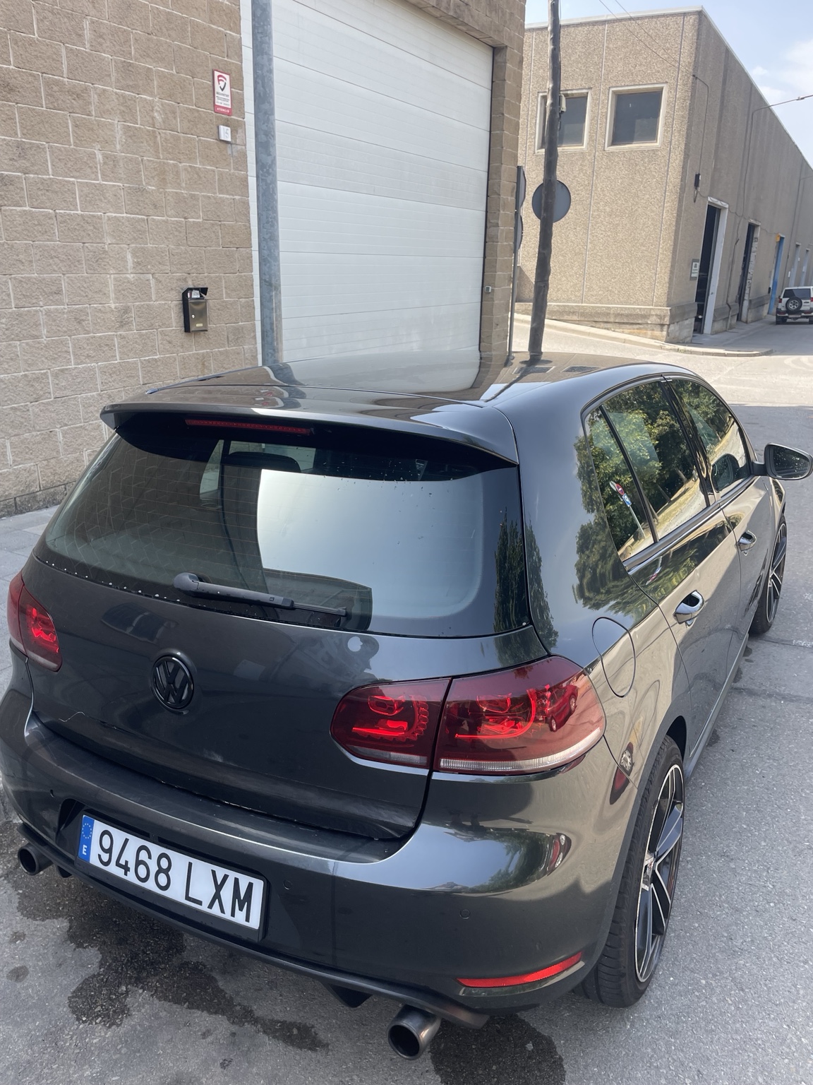 Vista exterior lateral del Volkswagen Golf 6 GTI